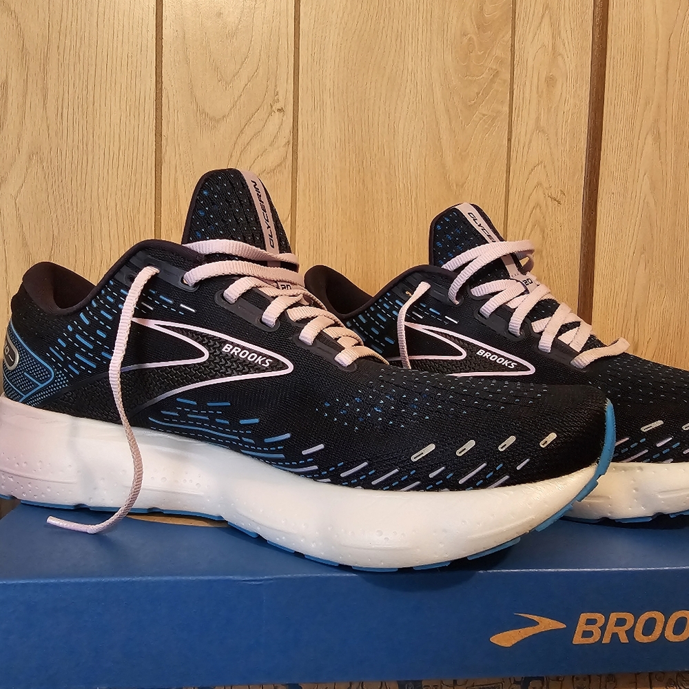 Brooks women's 12 wide